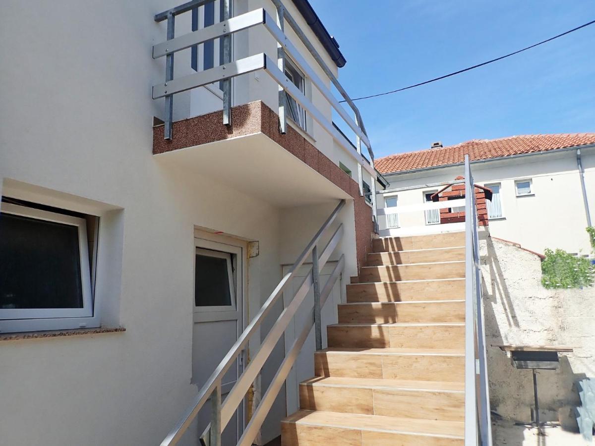 Apartment Maca Starigrad Paklenica Exterior photo